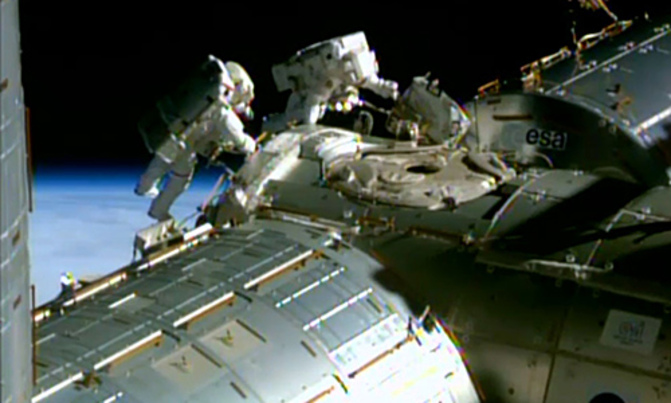 US astronauts complete ISS spacewalk US astronauts complete ISS spacewalk