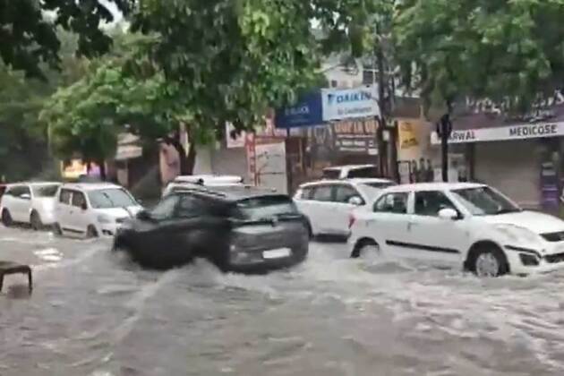 Delhi-NCR receives heavy monsoon rain: Severe waterlogging hits Noida and Ghaziabad; CM Gupta orders high alert