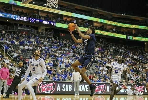 Xavier holds off Seton Hall for fourth win in a row