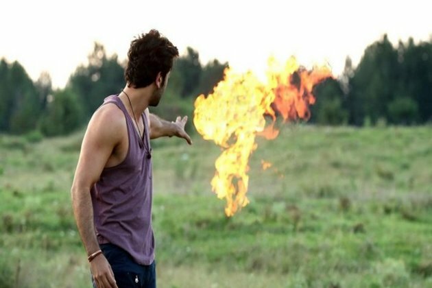 Ranbir Kapoor plays with fire, BTS picture from 'Brahmastra' goes viral