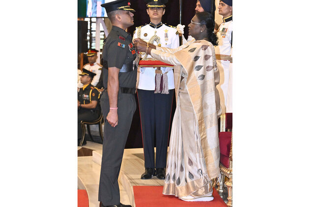 President confers 51 gallantry awards at Defence Investiture Ceremony