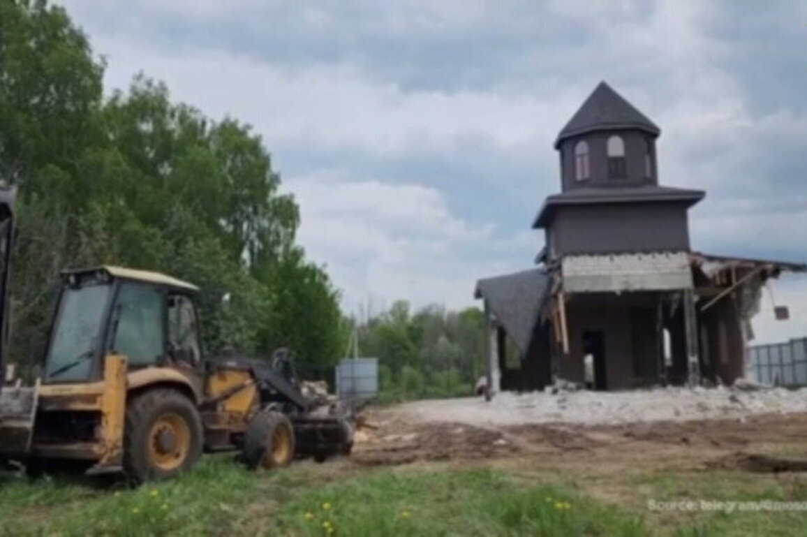 'Satanic Temple' torn down near Moscow (VIDEO)