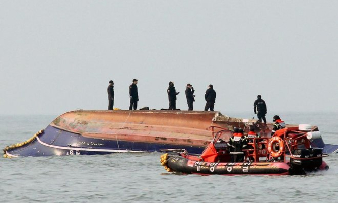 Thirteen dead in S. Korea fishing boat crash Thirteen dead in S. Korea fishing boat crash