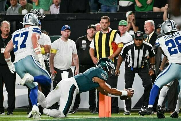 Eagles open title defense with tight win over Cowboys