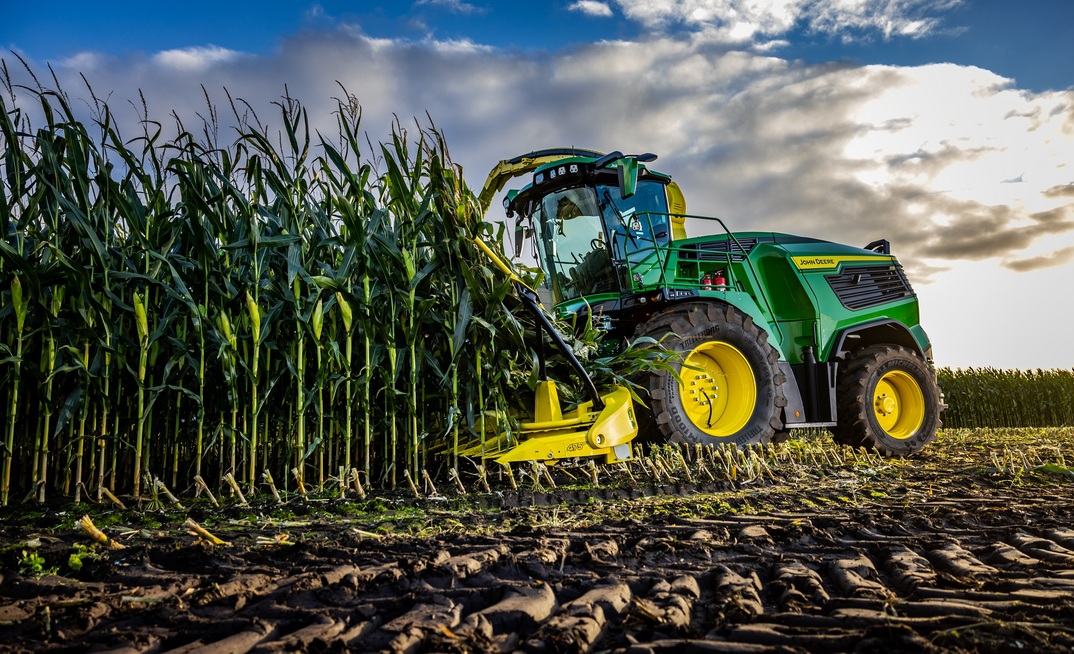 John Deere has announced a new lineup of self-propelled forage harvesters which peak at 750kW (1000hp).