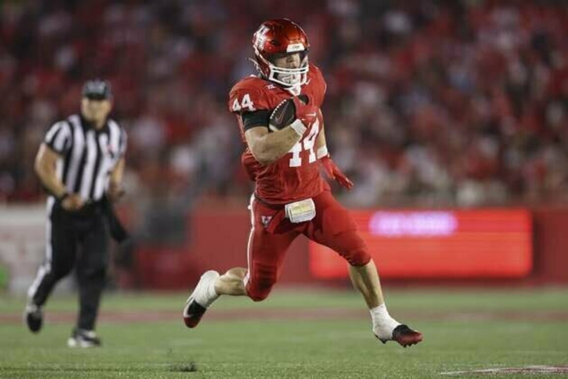 Houston, facing winless Oregon State, eyes first 4-0 start in 9 years