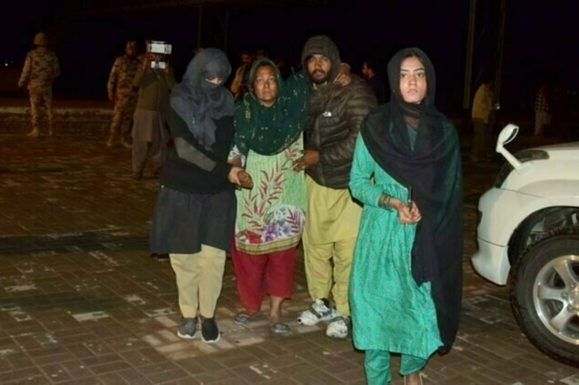 Pakistani military rescues nearly 200 passengers after train attack