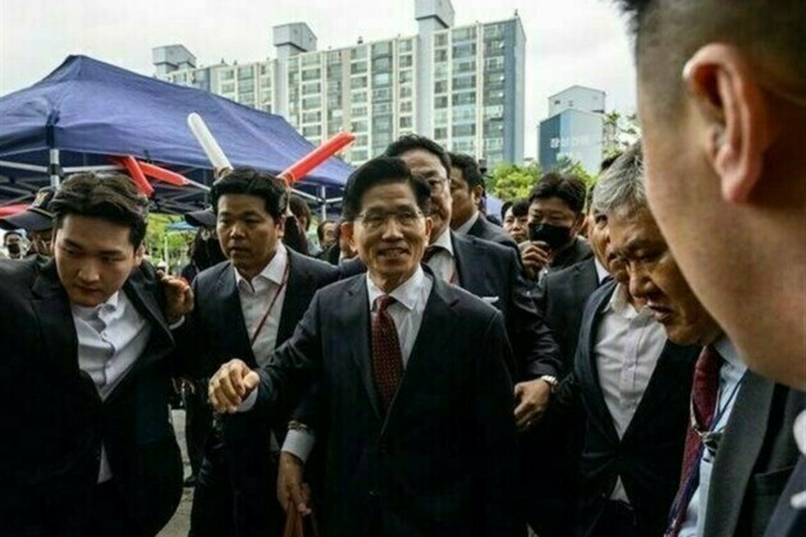 South Korea's Conservatives Move to Switch Presidential Candidates