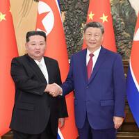 Xi's Album | Xi Jinping holds talks with Kim Jong Un