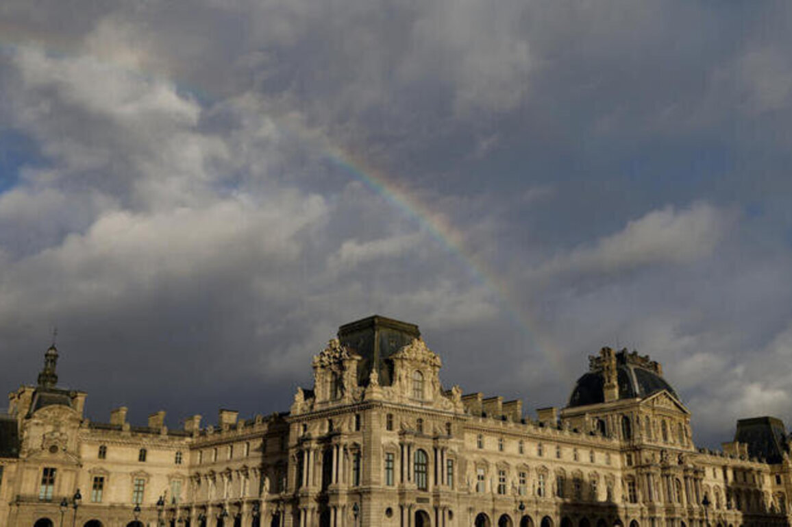 Louvre water leak damages hundreds of works