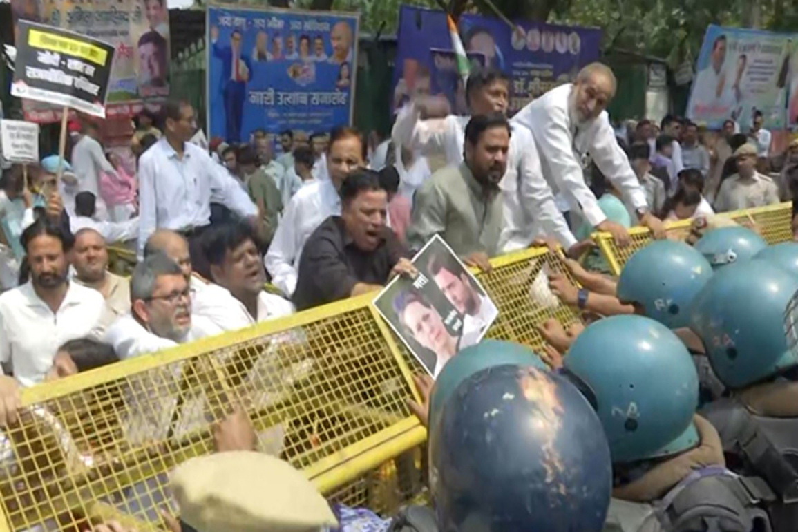 Congress launches massive protest against ED, calls chargesheet against Gandhis 'politically motivated'