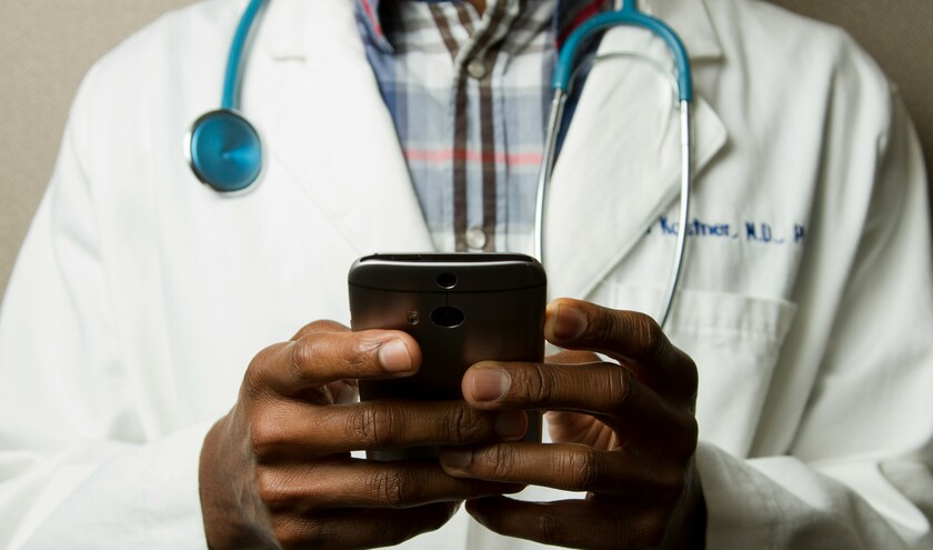 Overseas workers in the NHS 'fear speaking up', finds report