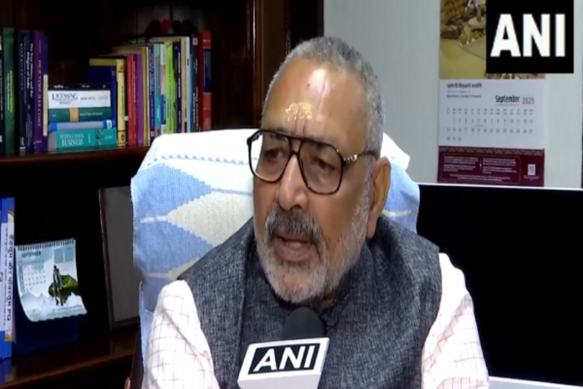 "Begani shaadi main abdullah deewana": Giriraj Singh taunts Sanjay Raut for his remarks amid PM Modi abuse row