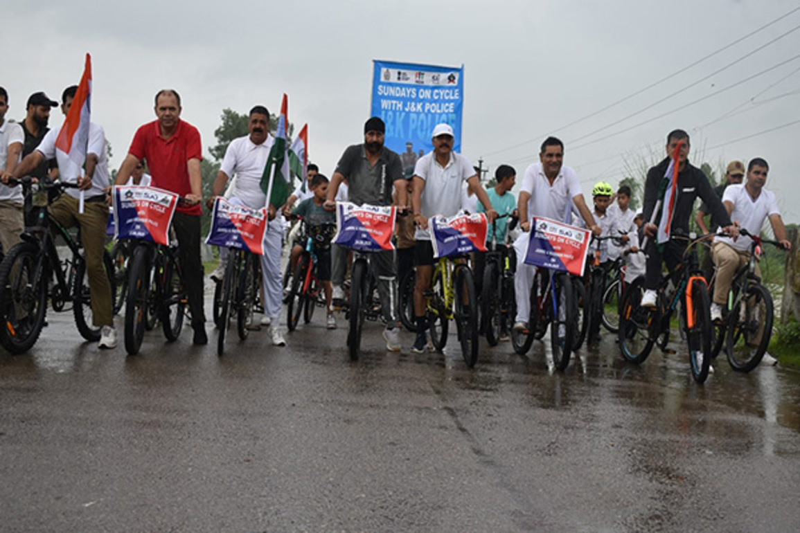 Over 10,000 State Police Forces join Fit India 'Sundays on Cycle' nationwide rally