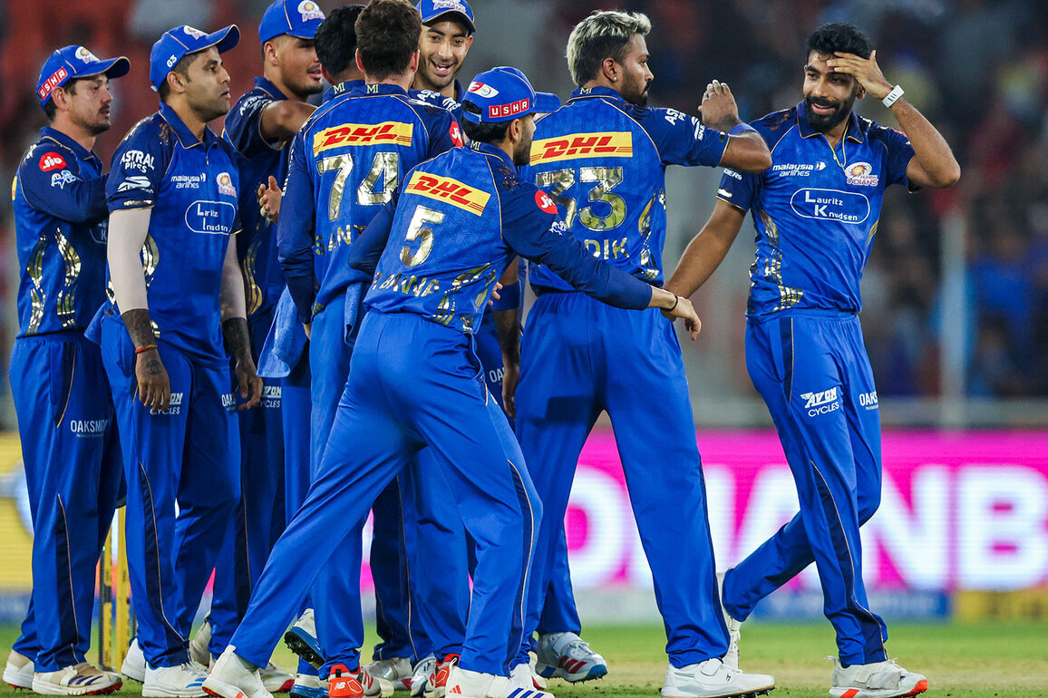 Mumbai Indians players to wear black armbands in SRH match after death of staff member's daughter