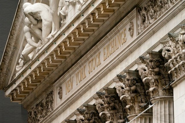 Wall Street&#039;s Losses Worsen as Markets Tumble Worldwide
