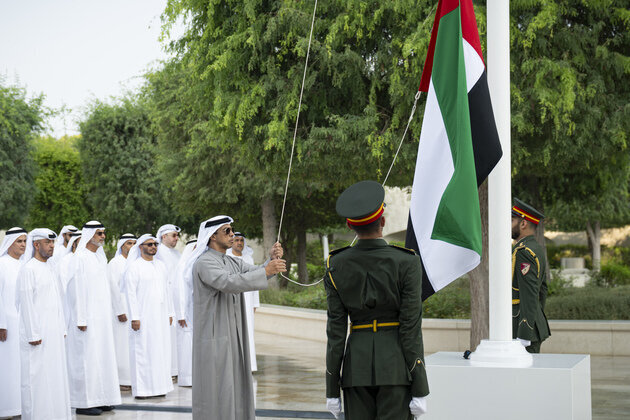 Mansour bin Zayed raises UAE flag at Founder's Memorial on Flag Day