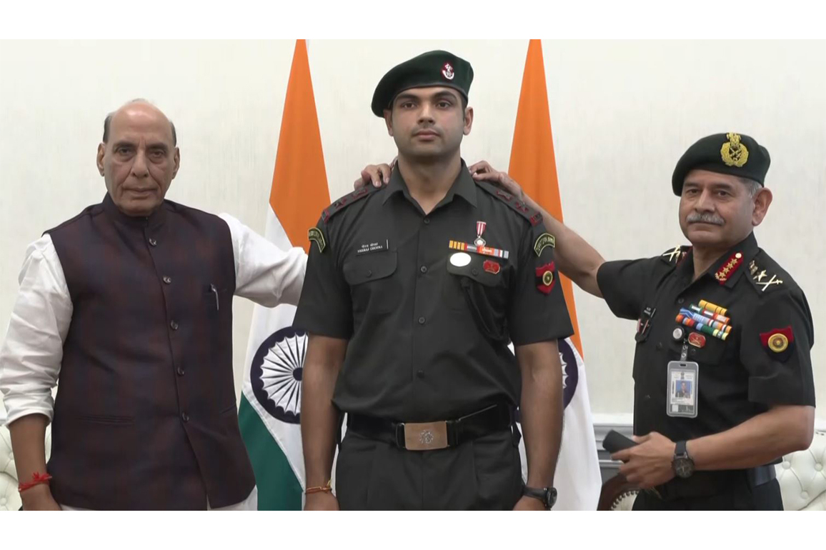 Olympian Neeraj Chopra made Lt. Col (Honorary) by Indian Army; COAS, Defence Minister put on pips