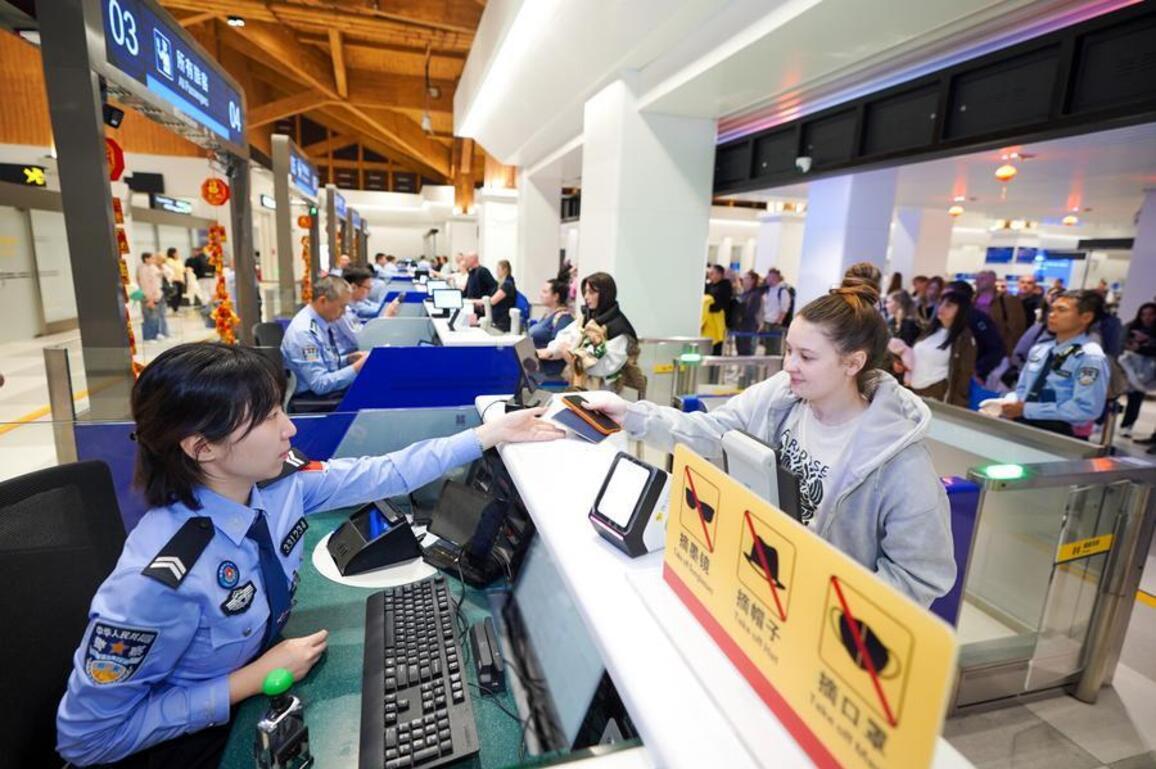 Update: China records over 17.7 mln cross-border trips during Spring Festival holiday