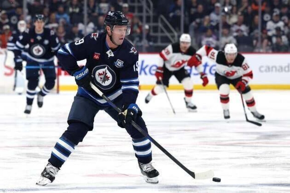 Former 'Hawks captain, current Jet Jonathan Toews returns to Chicago