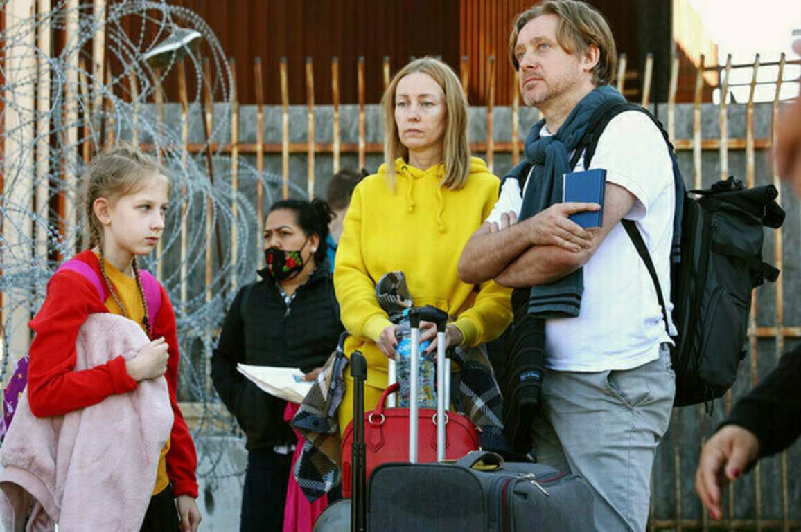 US ready to change legal status of 240,000 Ukrainian migrants  media