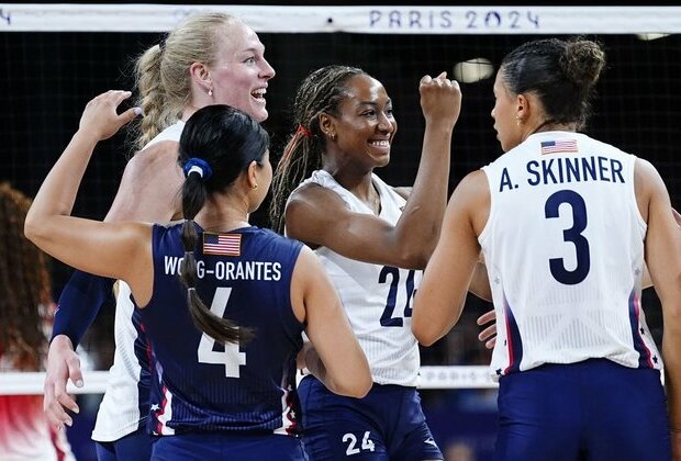 U.S. women's volleyball beats France, reaches knockouts