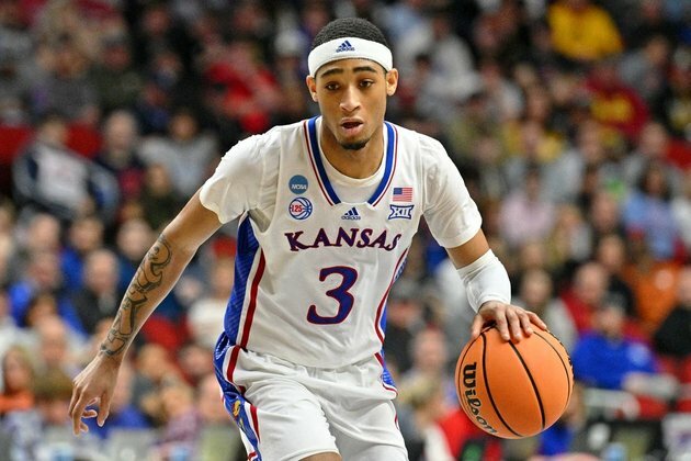 Kansas PG Dajuan Harris exits with ankle injury