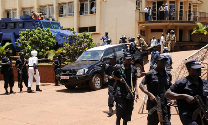 Besigye beats security again, arrested in town Besigye beats security again, arrested in town