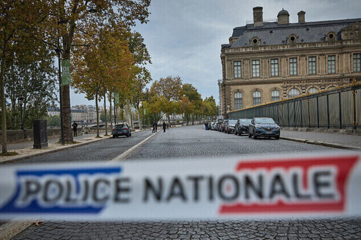 Louvre heist was inside job  Telegraph