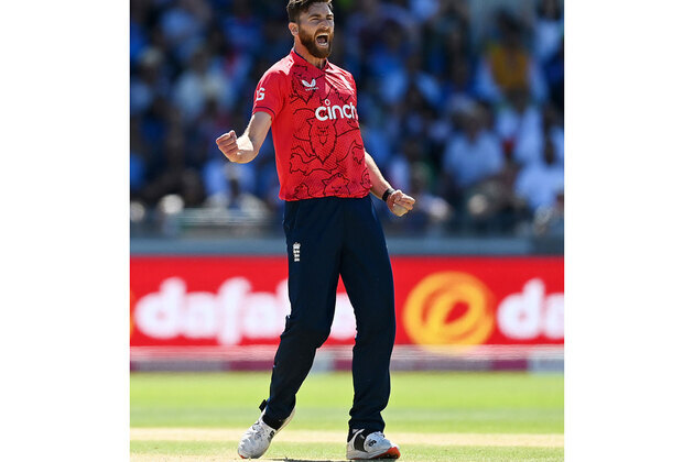 IPL 2026: CSK replace injured Khaleel Ahmed with Kuldip Yadav; RCB bring in Richard Gleeson for Nuwan Thushara