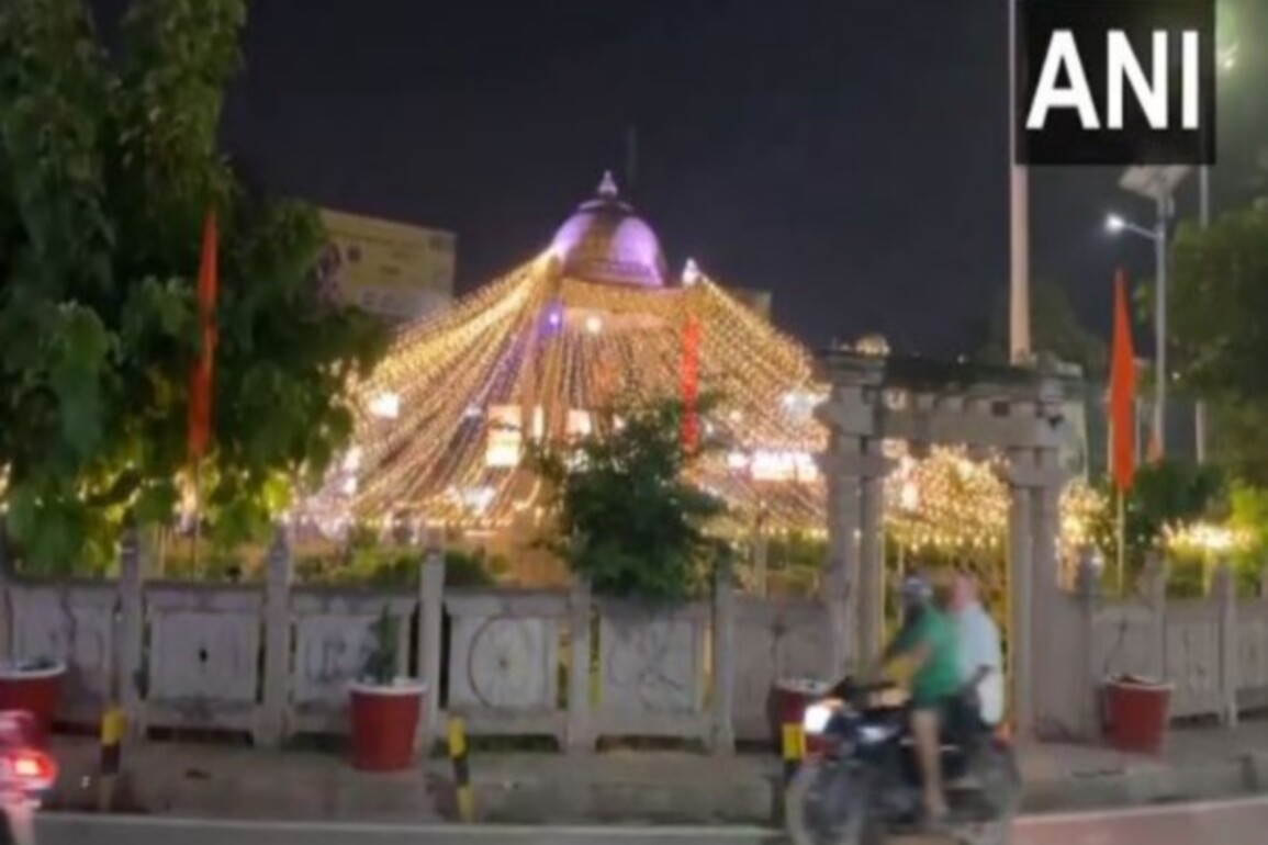 Varanasi decked up to welcome PM Modi and Mauritius PM on September 11