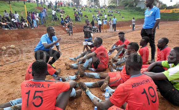 Abazannyi ba Nyamityobora FC nga bafuna ebiragiro. EKIF: GERALD KIKULWE Abazannyi ba Nyamityobora FC nga bafuna ebiragiro. EKIF: GERALD KIKULWE