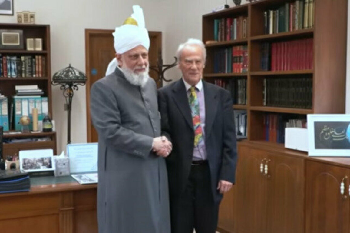 Promoting Global Peace and Nuclear Disarmament: Reiner Braun Meets with His Holiness Hazrat Mirza Masroor Ahmad