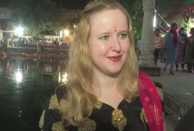 German woman performs Chhath Puja with husband in Gorakhpur