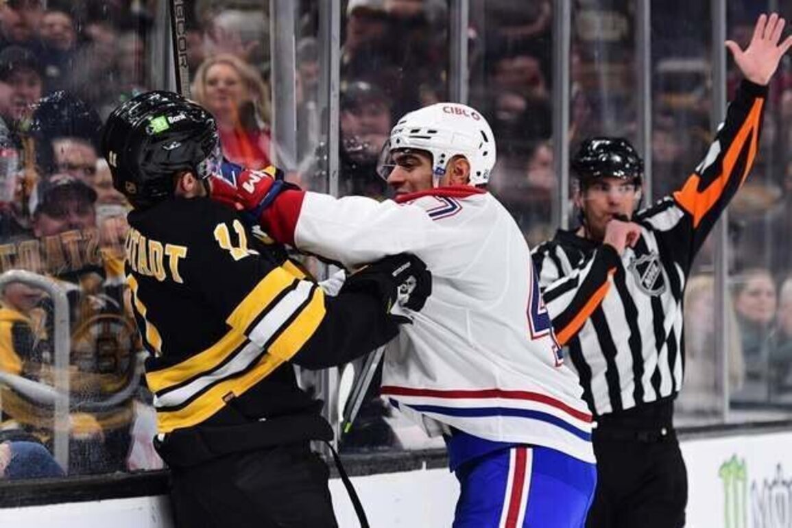 Canadiens add to Bruins' home woes with 4-goal third