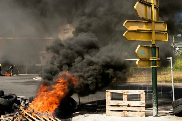 French Caribbean rocked by fresh unrest over Covid measures