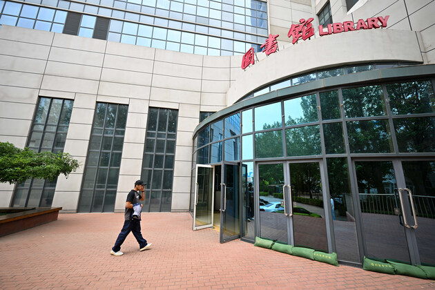 "Laowai" in China | Egyptian youth learns new energy vehicle technology in Tianjin