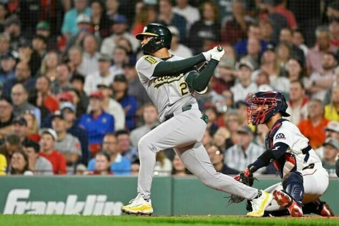 Red Sox edge A's in 10, keep pace in wild-card race