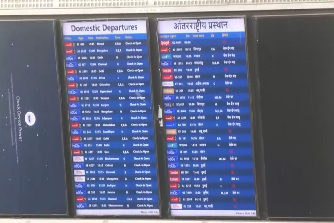 Passengers stranded at Mumbai airport as flights cancelled
