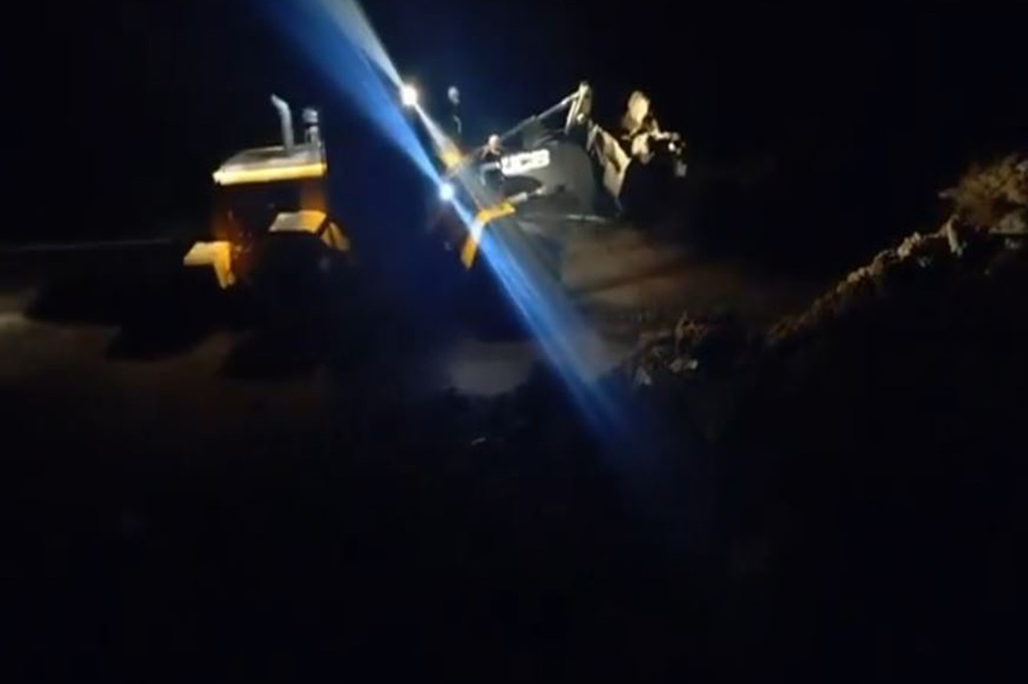 J-K: BRO retrieves several vehicles stranded on Bandipora-Gurez road after multiple landslides