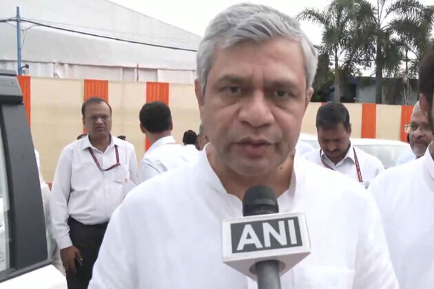 Railway Minister Ashwini Vaishnaw reviews ongoing projects in West Bengal