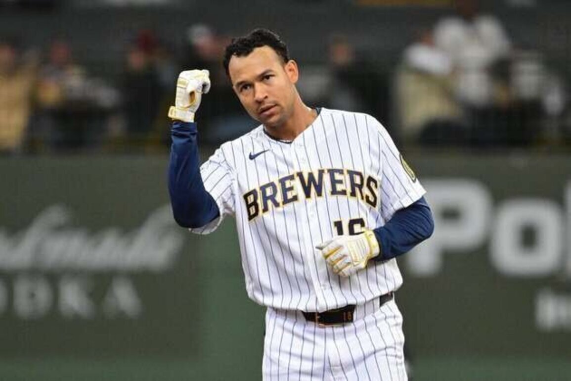 Brewers escape five-run hole for sweep of White Sox