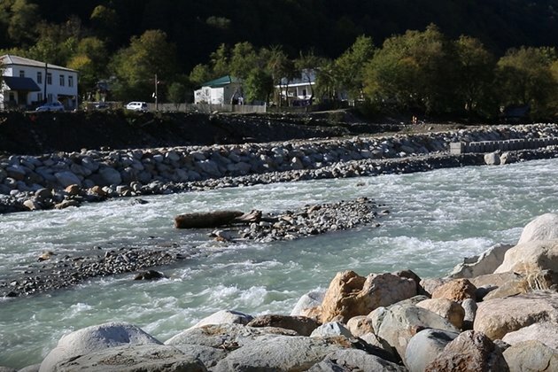 Troubled dams on Georgia&#039;s waters