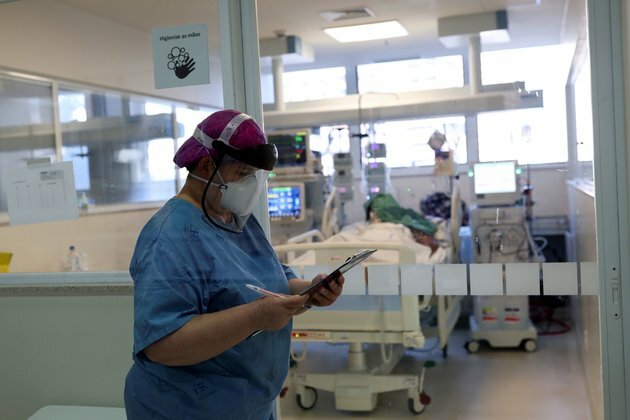 Brazil Healthcare Workers Call For Bolsanaro Investigation