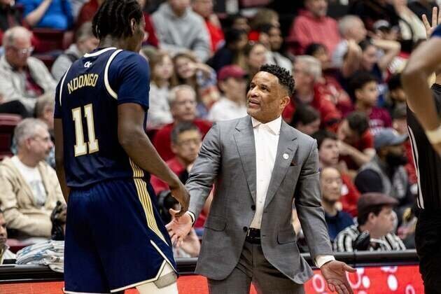 Georgia Tech, Notre Dame meet to fight way out of ACC basement