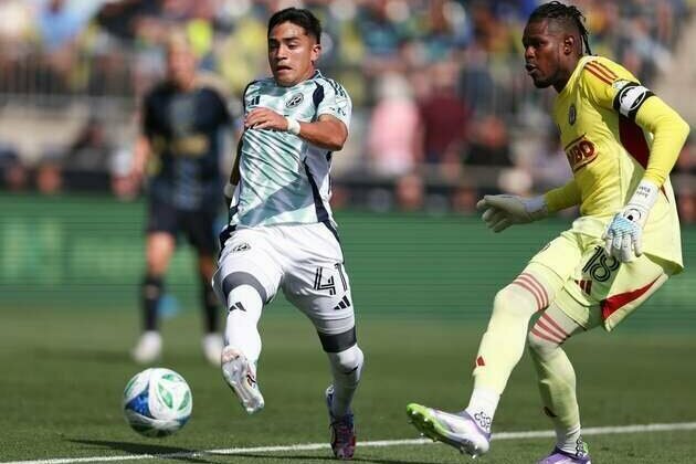 Union edge Revs, stay atop Supporters' Shield standings