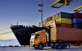 Investors worth $1.8tr urge freight industry to tackle air pollution from road fleets