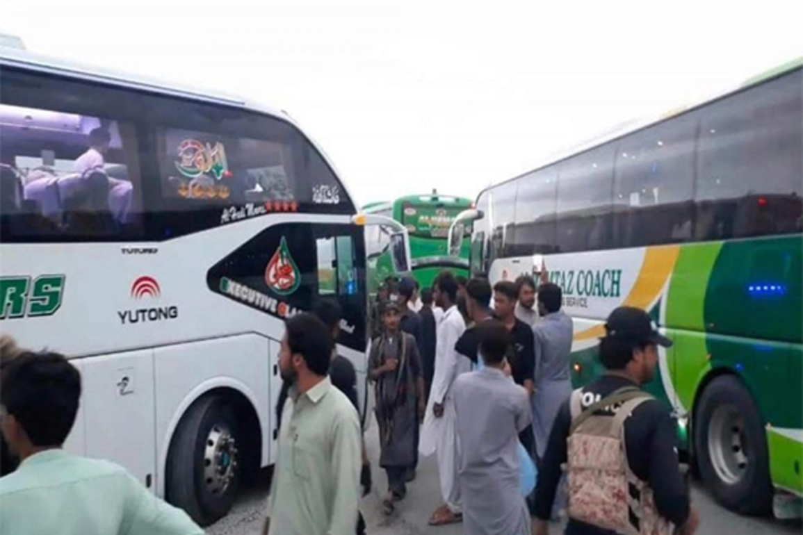 Karachi-Makran passenger coaches halted at Uthal; thousands stranded as Baloch fighters launch coordinated attacks in Balochistan