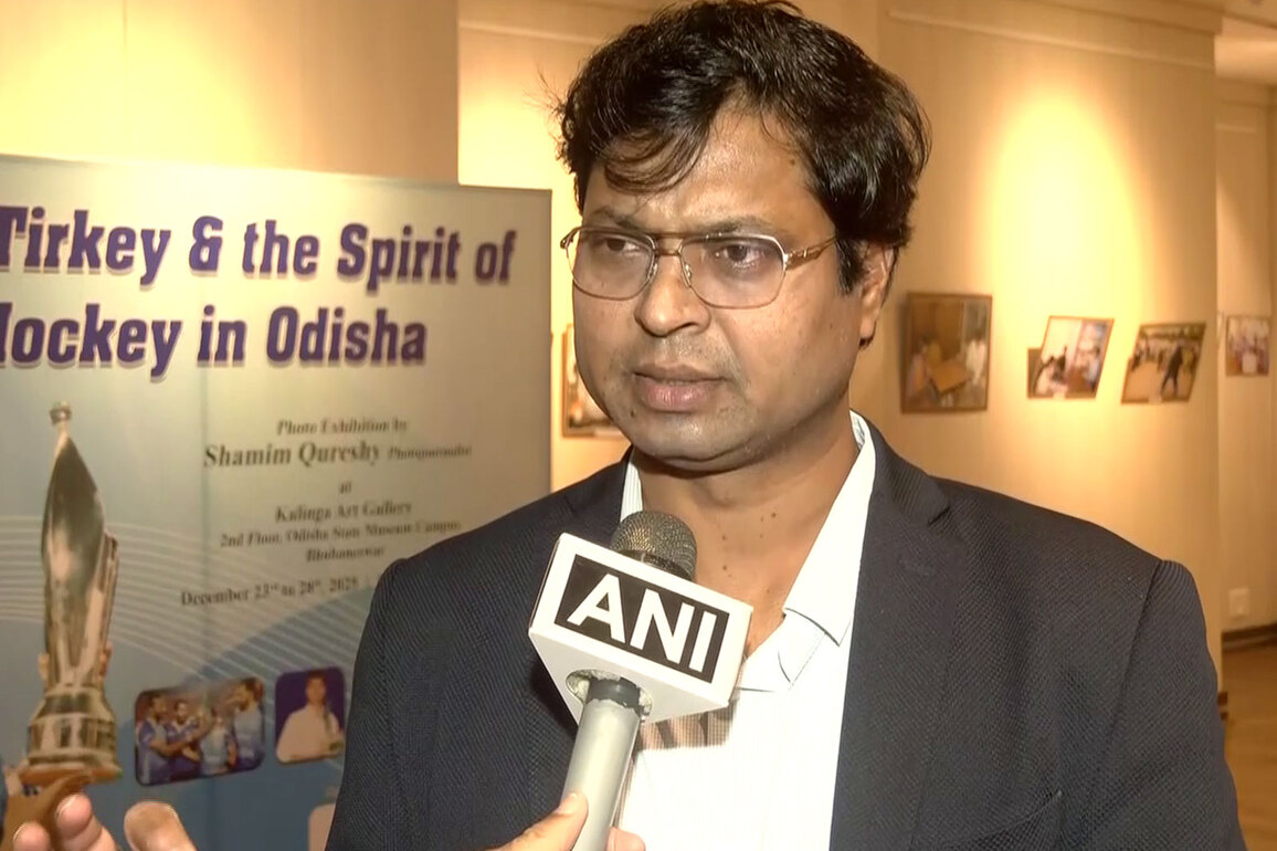 Hockey India President Dilip Tirkey inaugurates photo exhibition at Odisha state museum