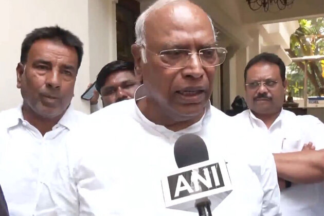 Congress President Mallikarjun Kharge condoles demise of legendary Asha Bhosle